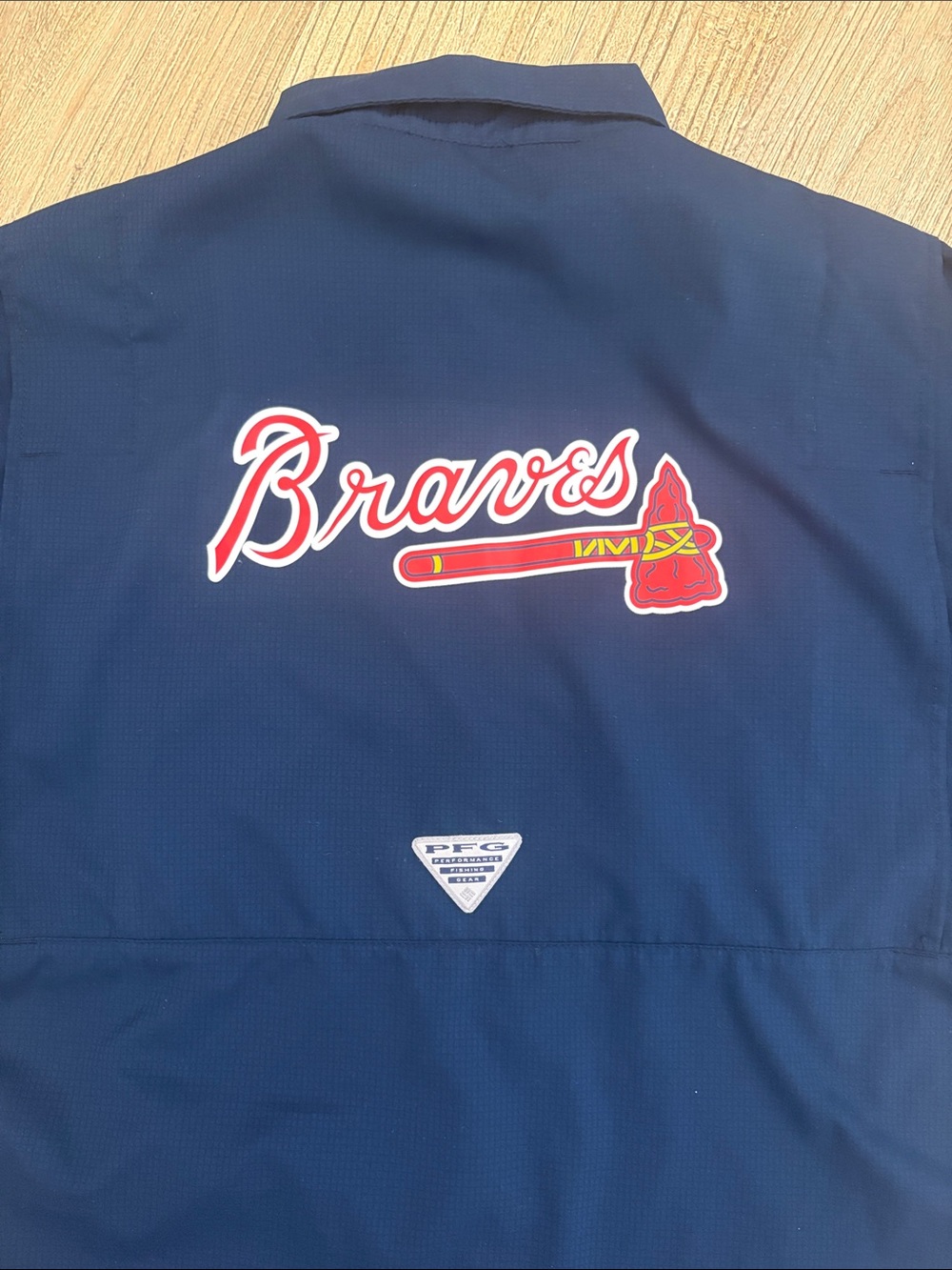 Atlanta Braves Columbia Men’s Navy Short-Sleeve Button-Down